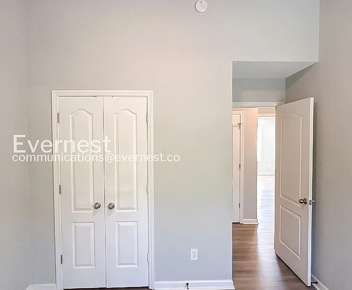 8641 Thomas Ln — Photo 15