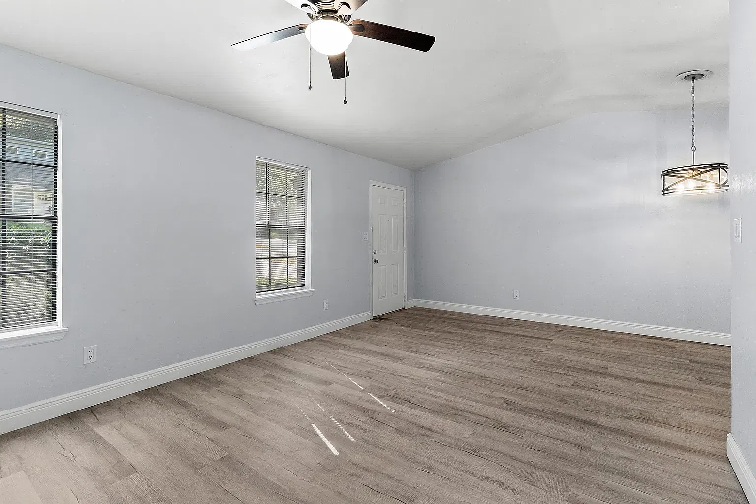 2 bed, 1008 sqft, $1,600 — Photo 3