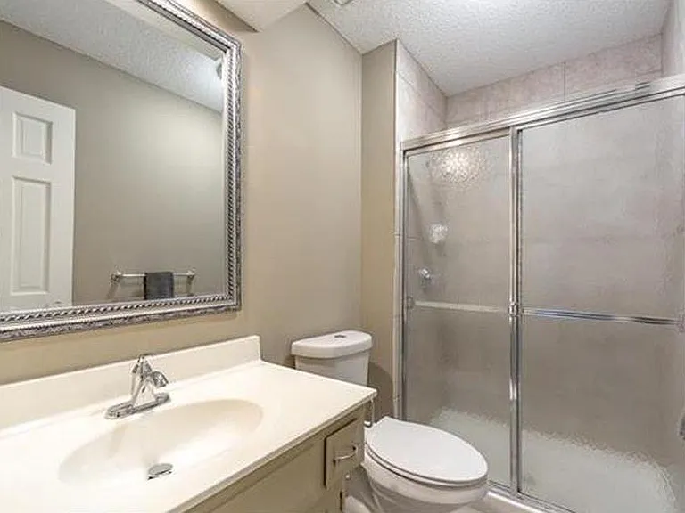 Bath off of bedroom #4