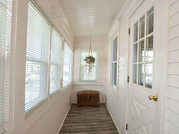 4th image of 156 Davis Street