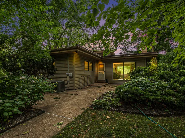 101 Scenic View Dr, Niles, MI 49120
