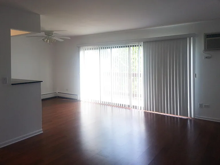 995 S Court Of Shorewood #3B — Photo 3