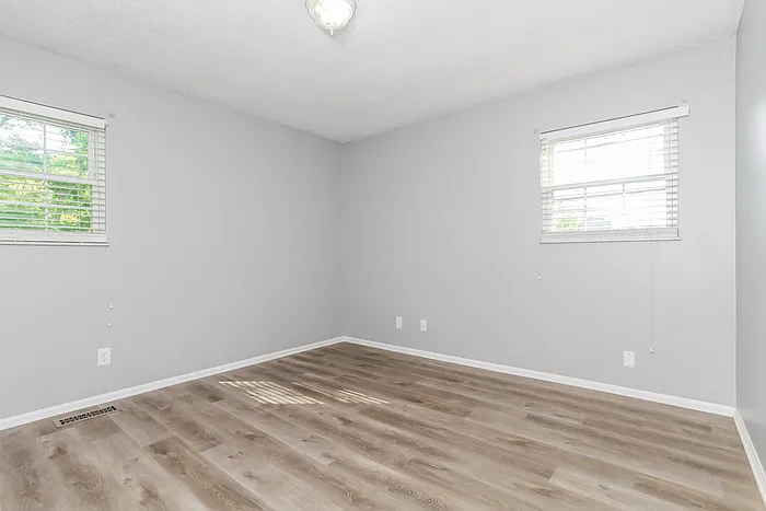 404 Westgate Dr — Photo 10