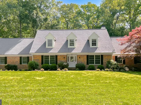 8230 Elizabeth Ln, La Plata, MD 20646