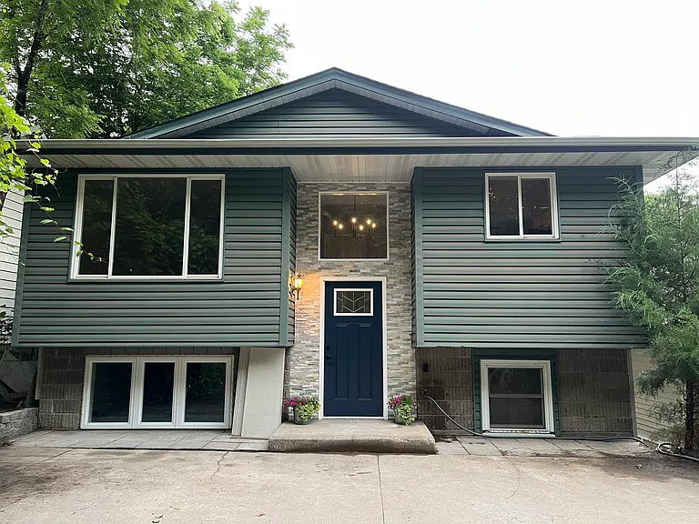 413 Wyoming St E — Photo 1