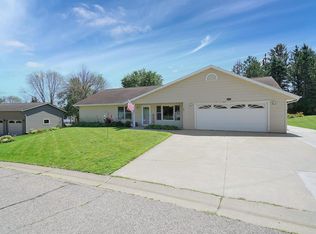 902 Marie Ln, Zumbrota, MN 55992