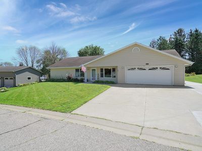 902 Marie Ln, Zumbrota, MN, 55992