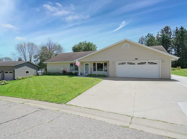 902 Marie Ln, Zumbrota, MN 55992