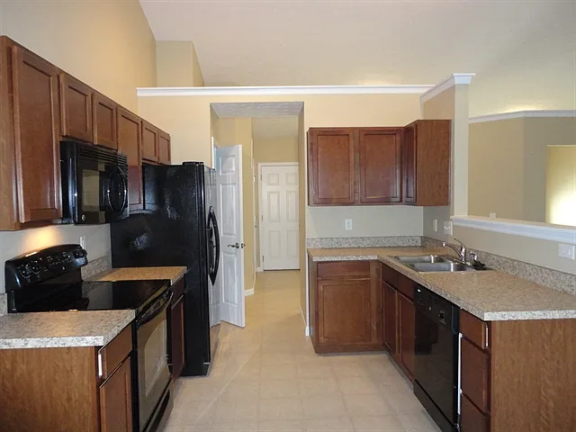 596 Jodee Dr — Photo 2