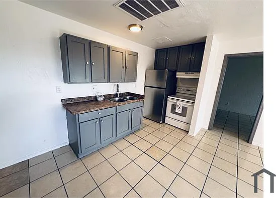 3216 W Jefferson St #2 — Photo 2