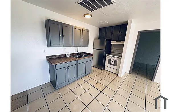 Building Photo - 3216 W Jefferson St #2