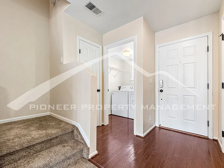 5792 Ceylon St — Photo 11