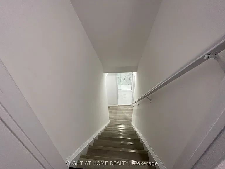 58 Meadowcrest Ln #LOWER — Photo 8