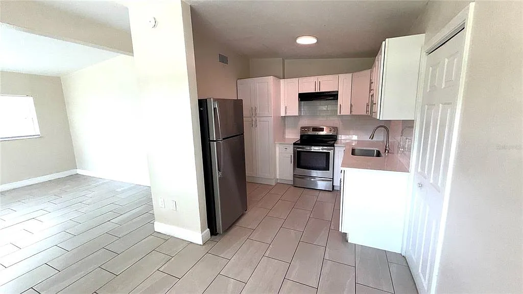 4 bed, 2.0 bath, 1294 sqft, $2,150 — Photo 3