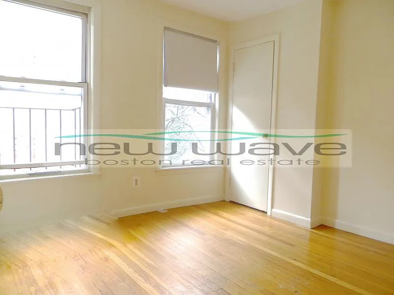 2 bed, 750 sqft, $3,500 — Photo 3