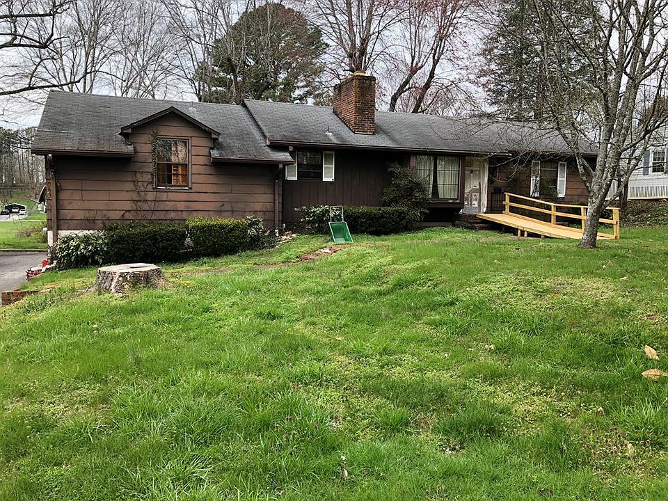 1st image of 207 Oak St