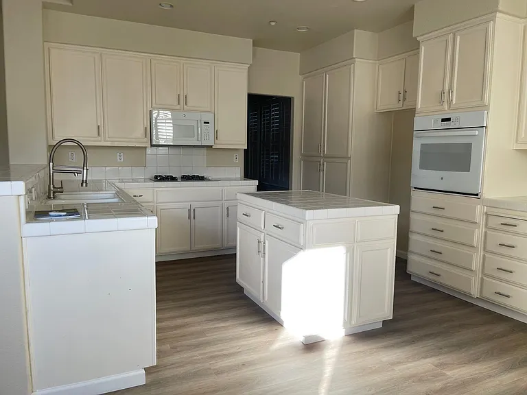 1200 Landover Ct — Photo 2