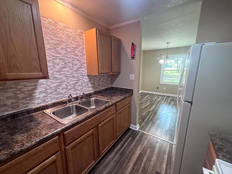 5523 Livingston Dr — Photo 3