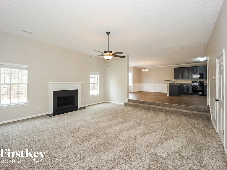 855 Chapman St — Photo 3