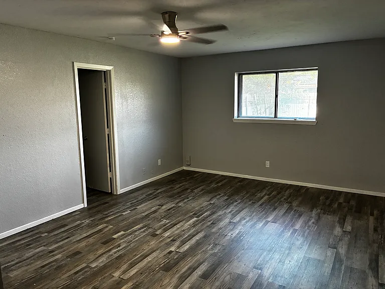 5212 Brookwood Dr — Photo 5