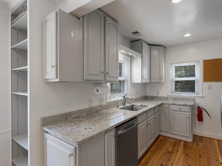 4810 Delaware St — Photo 9