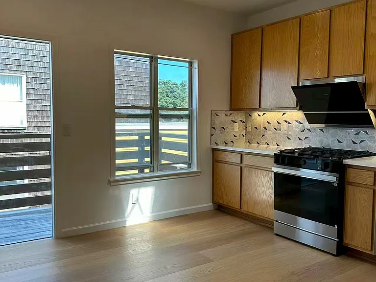 1302 Divisadero St — Photo 1