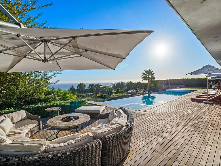 Where outdoor living meets scenic perfection.