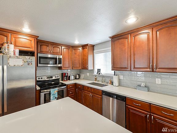 4th image of 4410 223rd St E