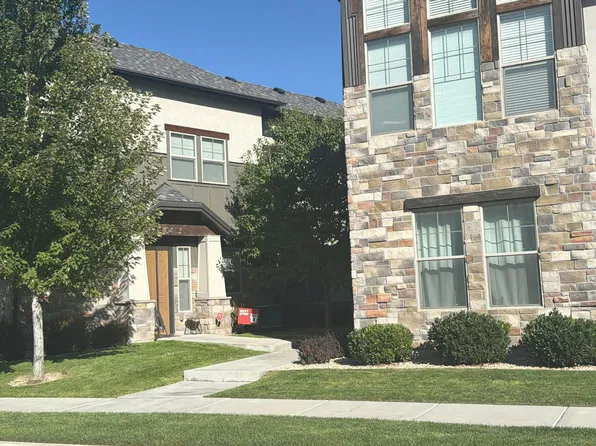 10453 S Beetdigger Blvd, Sandy, UT 84070