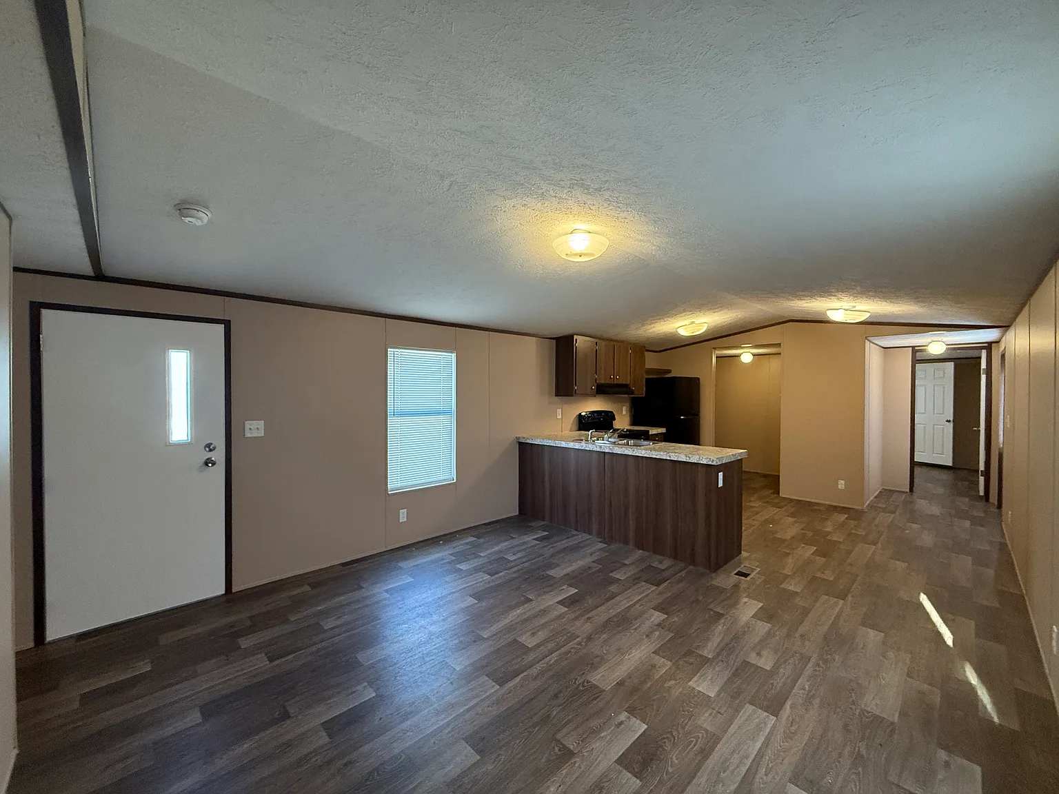 3 bed, 960 sqft, $1,550 — Photo 2