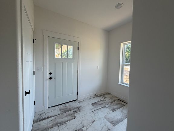 4th image of 619 W Morrow St