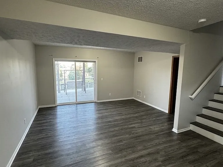 6733 Hill Crest Ln — Photo 9