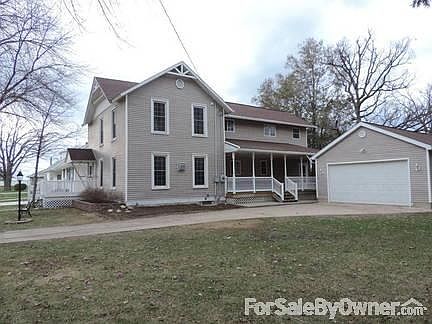Beautiful 2 Story Home
						:
						2200 sq ft, 100'x150' lot, close to fairgrounds, bike trail, and alley access.
