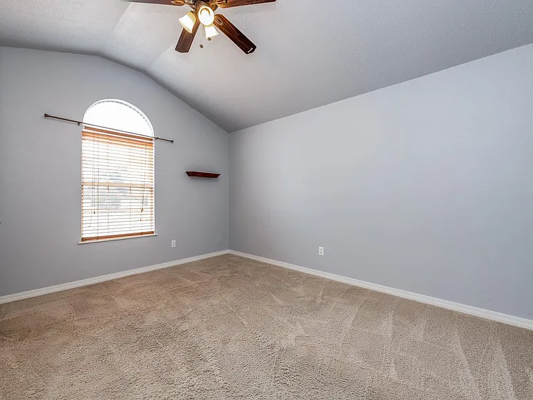 2705 SE 6th St — Photo 11