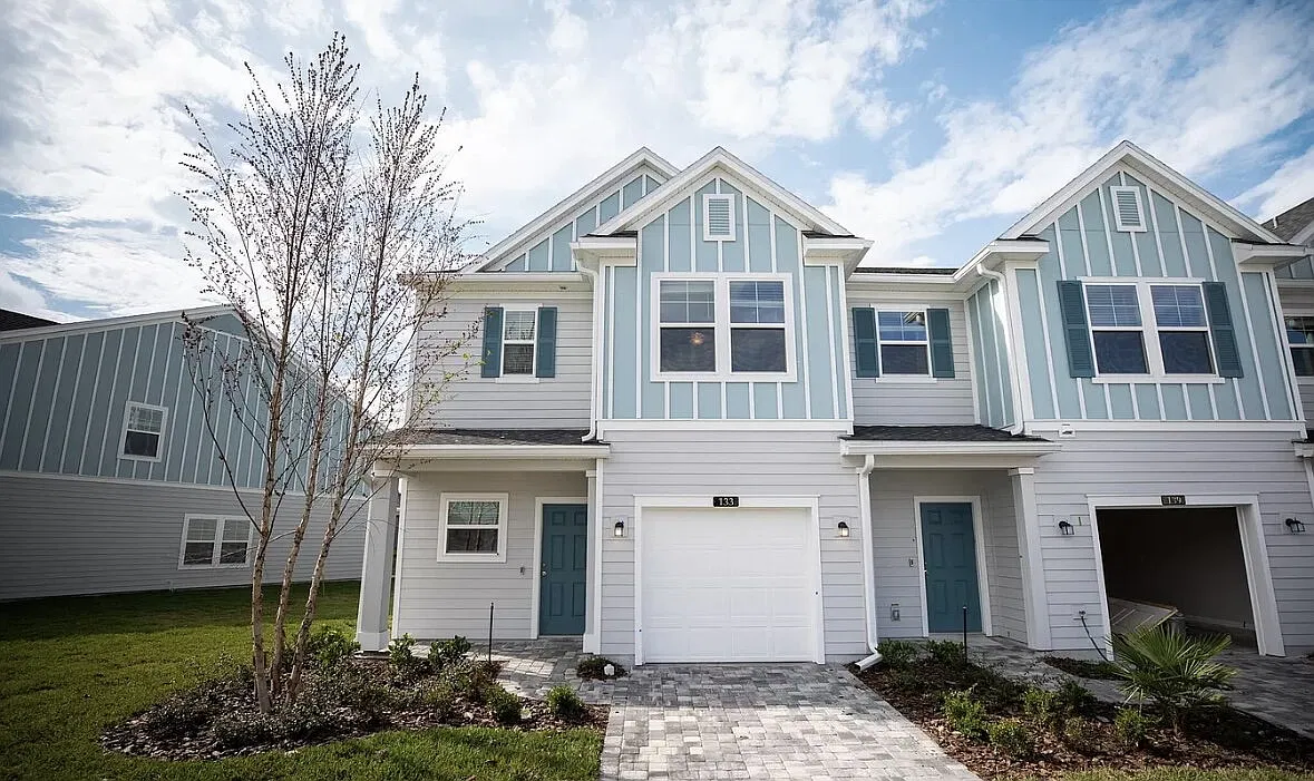 3 bed, 2.5 bath, 1750 sqft, $2,450 — Photo 2