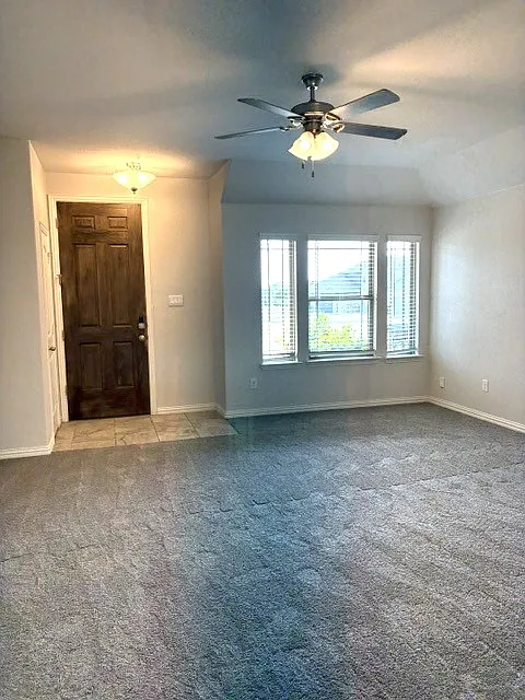 3 bed, 1500 sqft, $2,050 — Photo 3