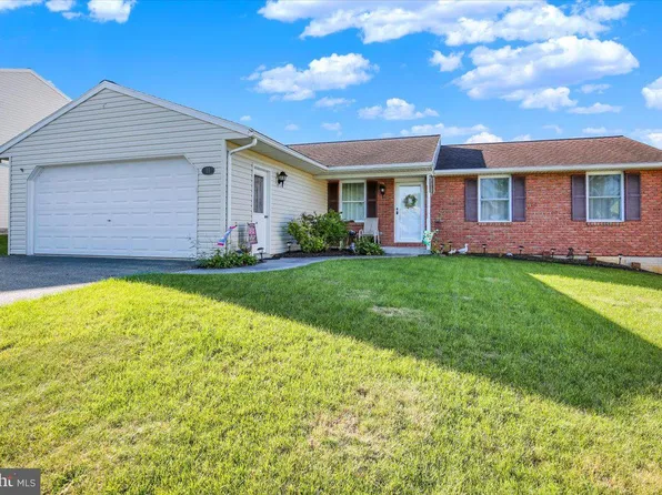 11 Meadow Dr, Newmanstown, PA 17073
