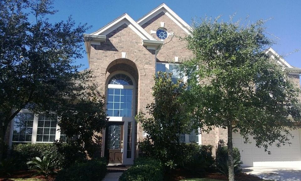 AWESOME HOME LOCATED ON A BEAUTIFUL CUL-DE-SAC WITH GREENBELT ON SIDE OF HOUSE.