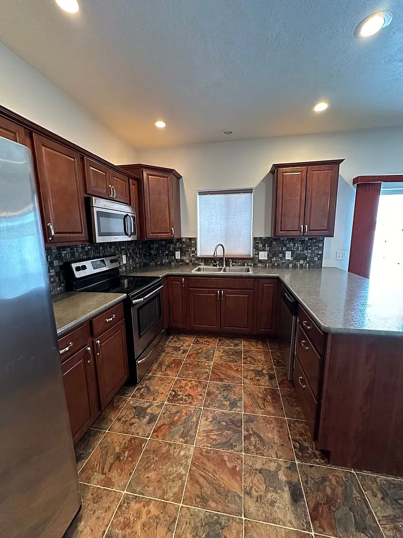 3 Bedroom House! — Photo 2