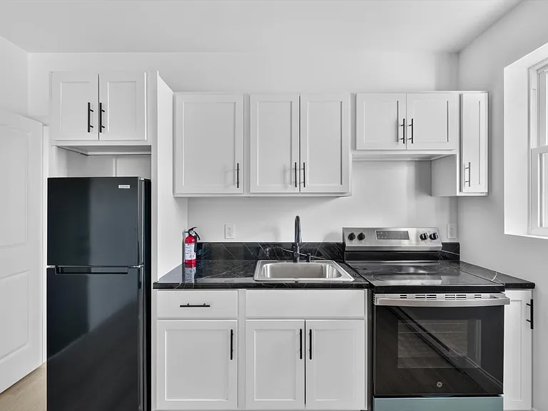 1140 Ashland St #3 — Photo 7
