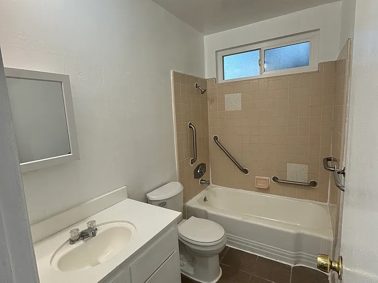 5192 W 20th St #6 — Photo 11