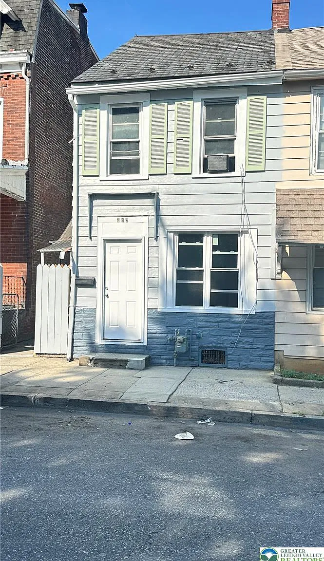 3 bed, 2.0 bath, 1300 sqft, $1,850 — Photo 3