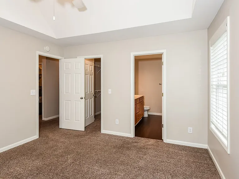204 Providence Dr — Photo 9