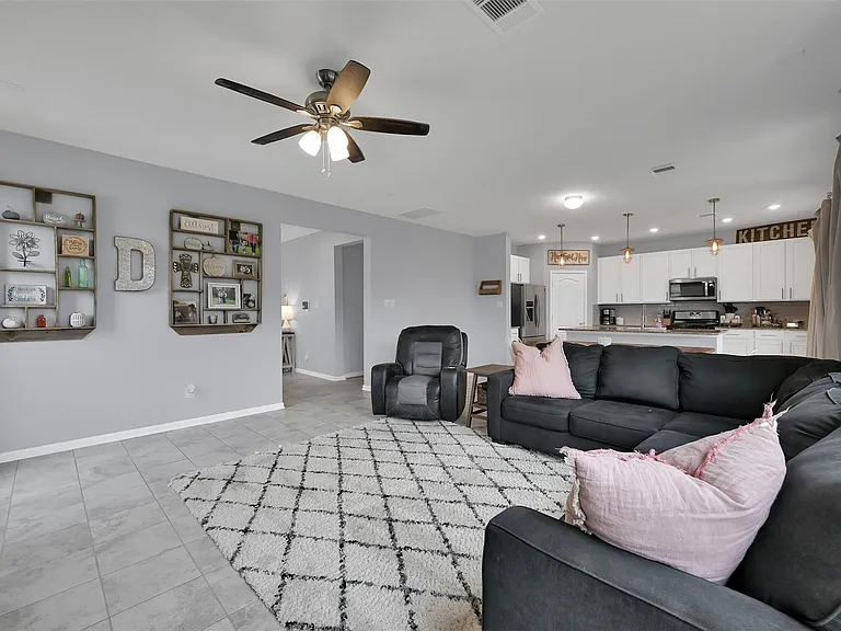 1127 Littleton Ct — Photo 12