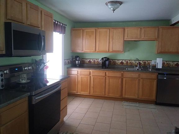 5th image of 19 Treadway St