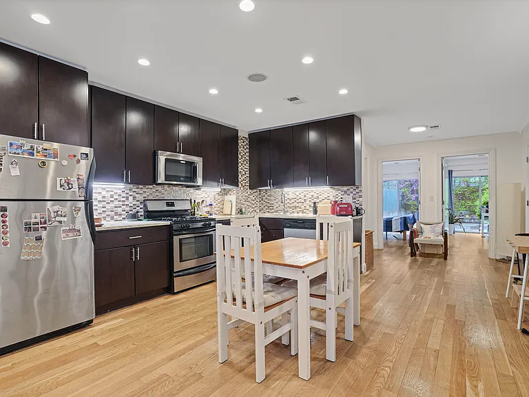132 De Graw St #1 — Photo 6