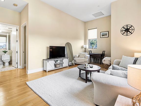 3rd image of 4 Beacon Way APT 313
