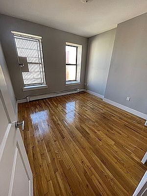 3rd image of 162 E 109th St APT 5D
