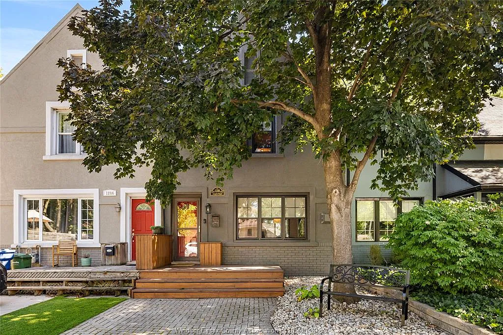 3 bed, $2,400 — Photo 1