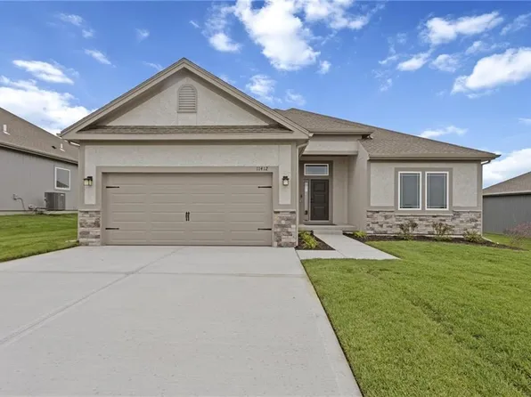 11412 N Auburndale Cir, Kansas City, MO 64156
